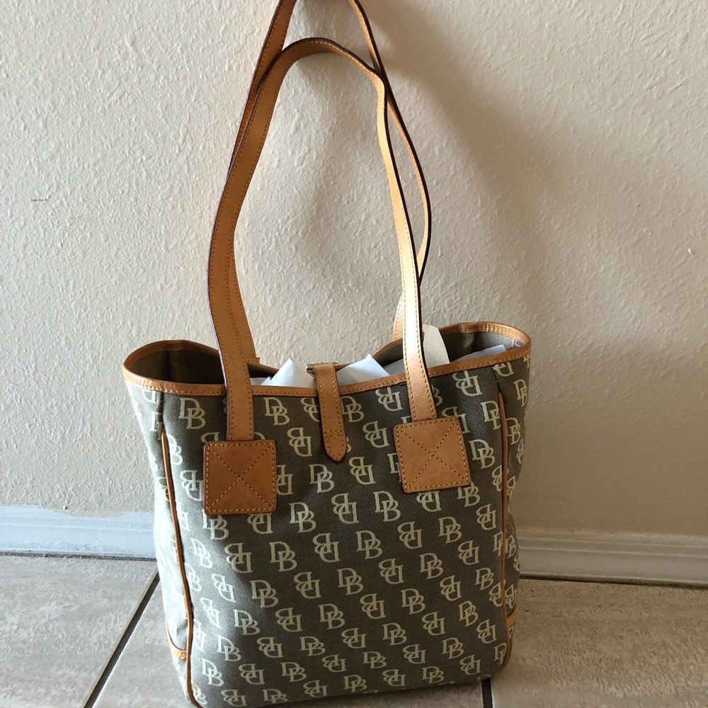 Dooney & Burke purse handbag